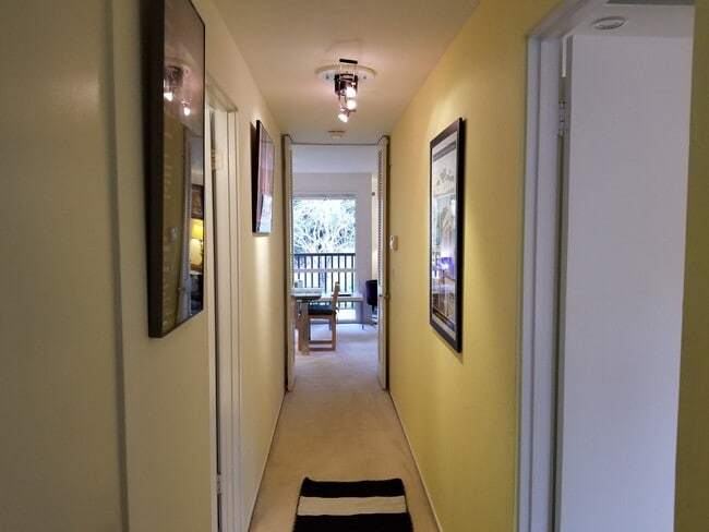 Hallway - 72 Surrey Ln Unit 72 Surrey Lane