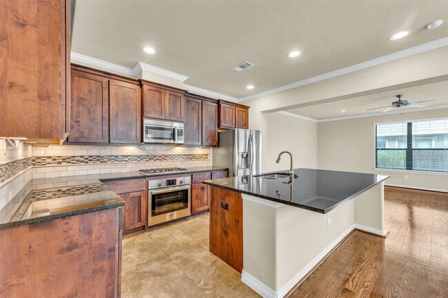 Photo - 1119 W 26th St