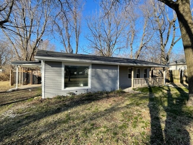 Building Photo - Great Location / Updated Home!