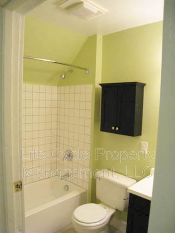 Photo - 815 College Ave NE