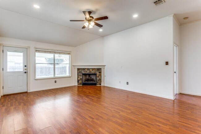 Photo - 648 Columbine Ave