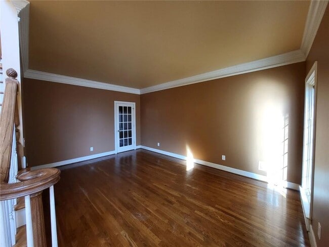 Photo - 2438 Kings Ct NE