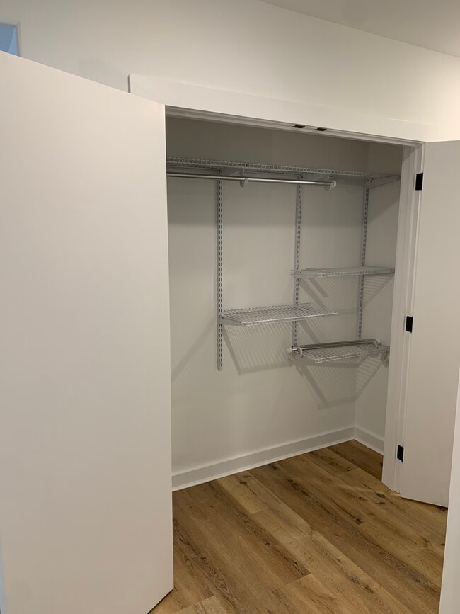 Photo - 2416 Clifford St