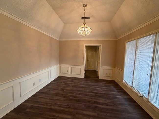 Photo - 5806 78th St