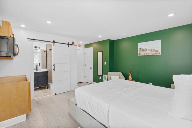 Building Photo - 2305 N 50th St Rental