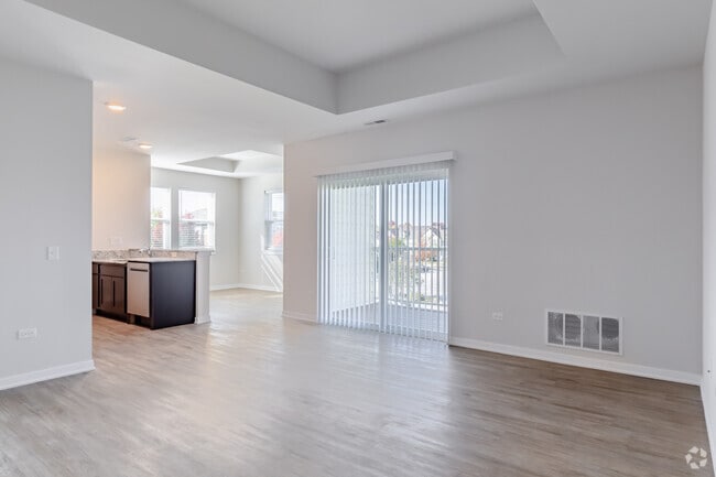 2BR, 2BA - Living