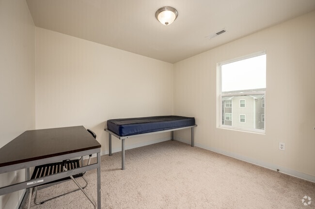 2BR, 2BA - 715SF - Primary Bedroom