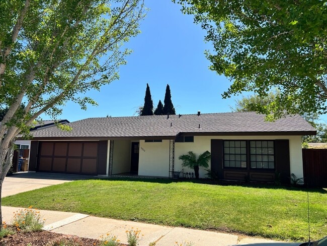 Building Photo - Updated 3 bedroom Home