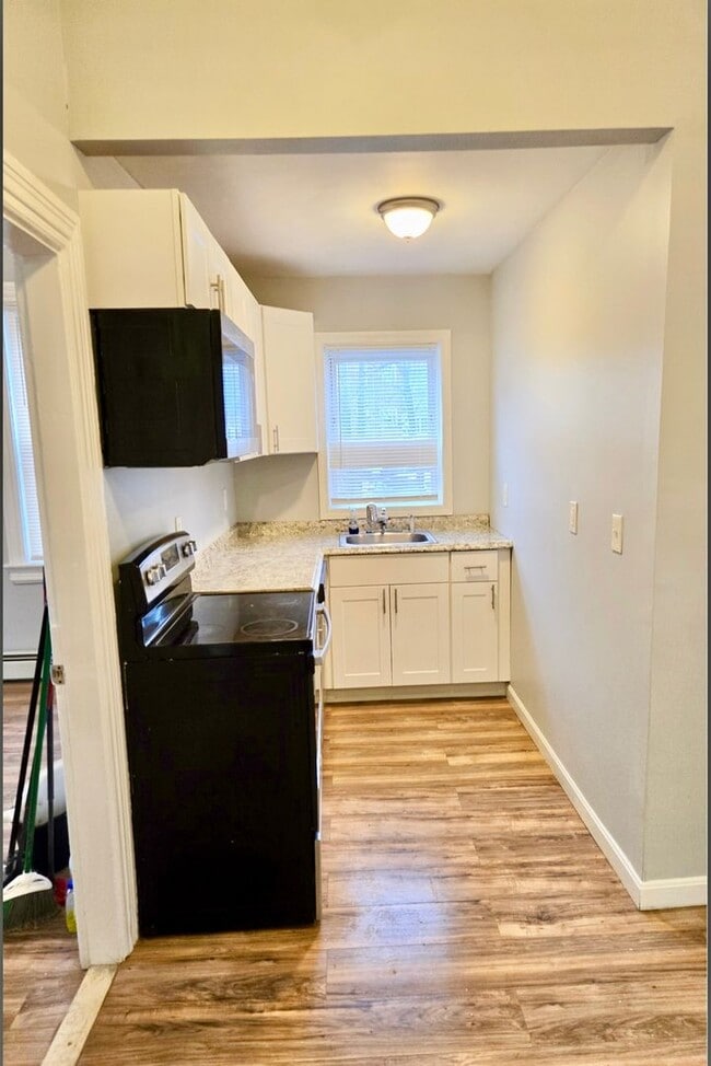 Photo - 207-209 Pawtucket Avenue Unidad 1