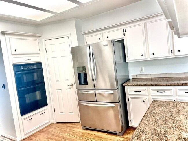 Photo - 4115 Woodbridge Dr