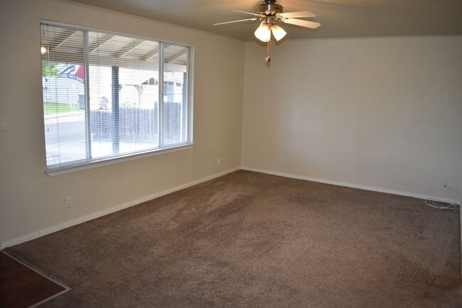 Photo - Charming 2/1 close to downtown!