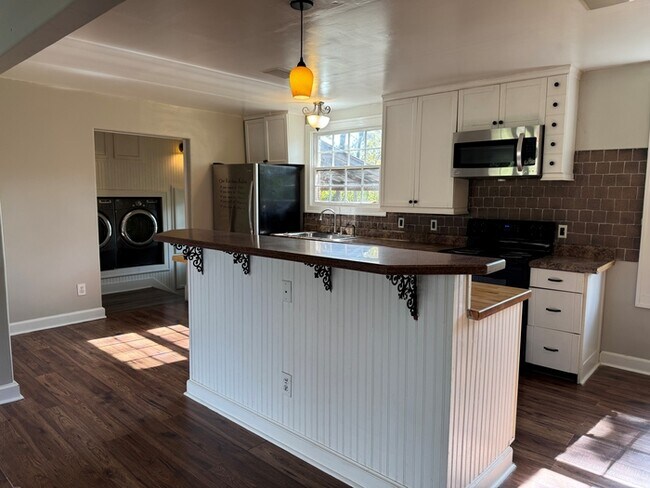 Photo - 2313 Lynn Rd NW