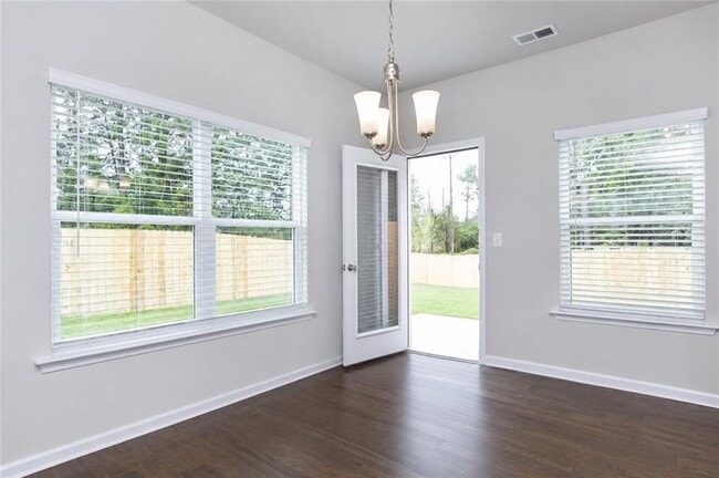 Photo - 3370 Highbury Way