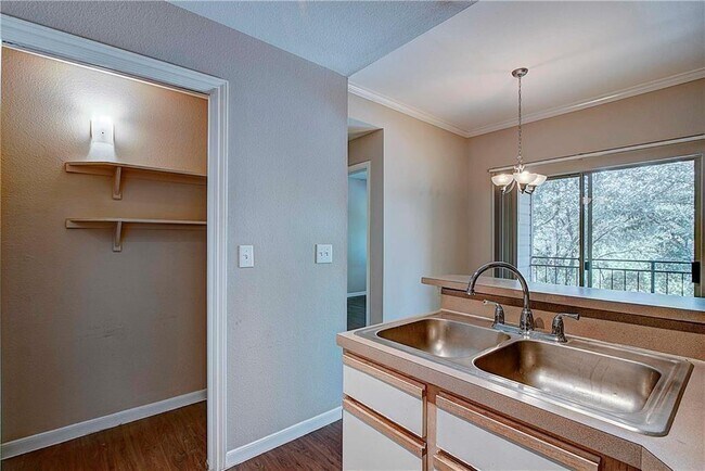 6000 Shepherd Mountain Cove Unidad 1401