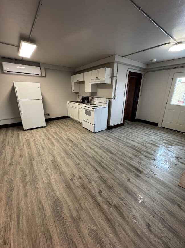 Photo - 814 Clinton St