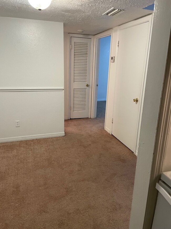 Building Photo - Serra Vella - 315-104 Unit 315-104 Rental