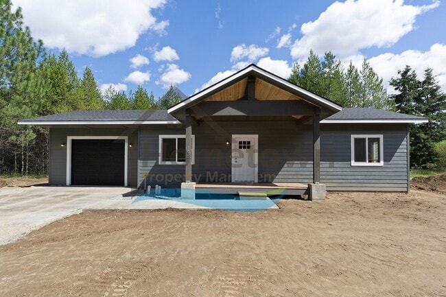 Building Photo - 2 Bedroom 1 Bathroom Home with a Single Car Garage Available in Blanchard!