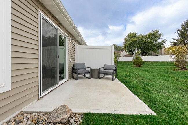 Photo - Redwood Holt