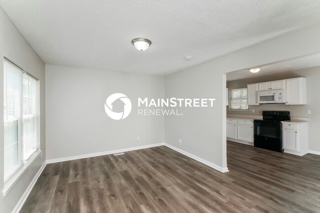 Photo - 3 Bedroom Pet-Friendly Home in Louisville, KY with Main Street Renewal