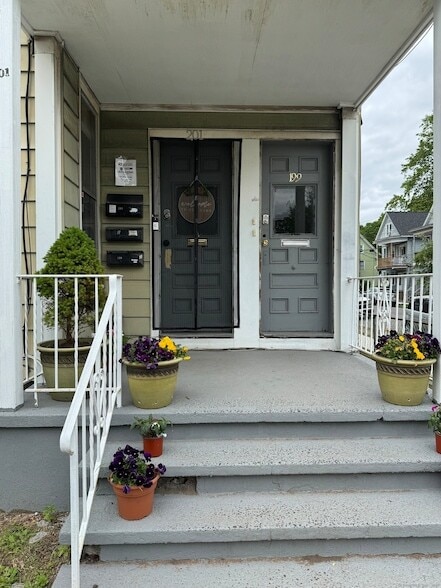 Building Photo - 199 English St Unit 2