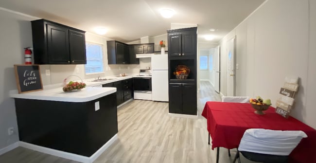 Photo - 777 E Yerby St