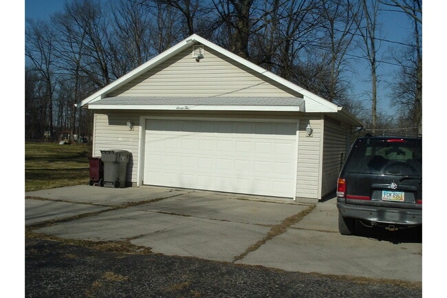 Photo - 710 W Robb Ave