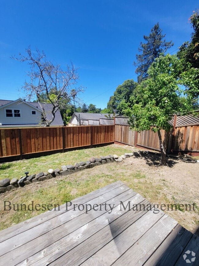 Building Photo - Updated Kitchen + Washer/Dryer Included! Rental