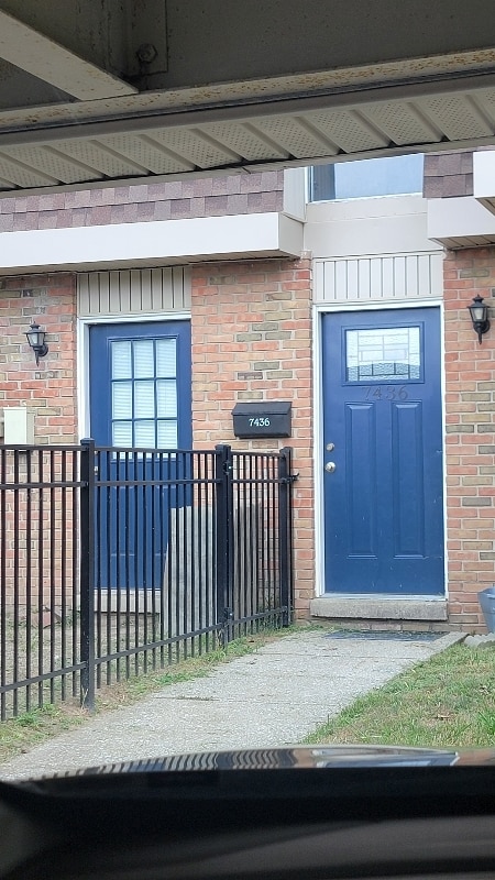 Building Photo - 7436 Countrybrook Dr
