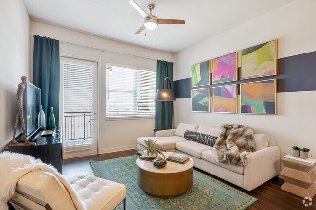 1BR, 1BA - 681SF