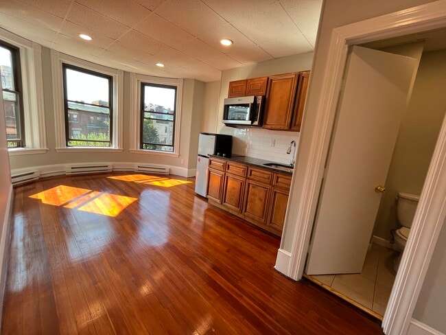 Photo - 870 Beacon St Unidad 115