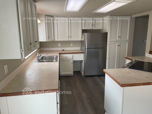 Photo - 2735 Locust Ave W