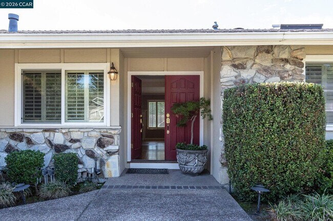 Photo - 432 Stonefield Pl
