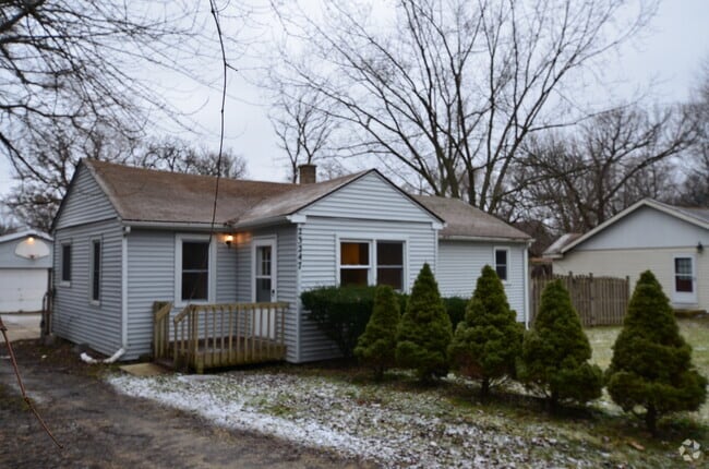 Building Photo - 23247 W N Lakewood Ln Rental