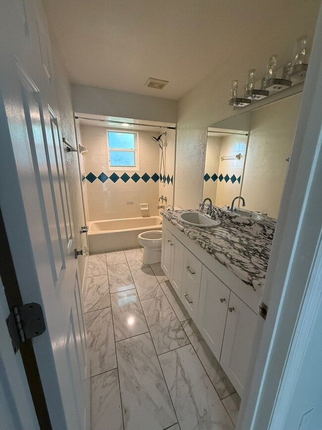 Photo - Beautiful Spacious 3 bed 3 bath Home in Debary
