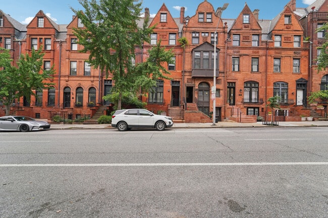Building Photo - 1010 N Calvert St Rental