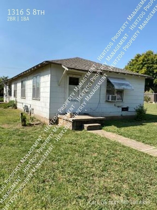 Building Photo - 1316 S 8th- Rental