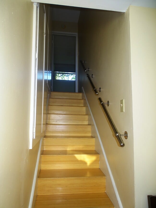 Private Stairway - 6104 Lockhurst Dr