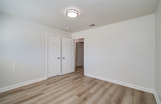 Photo - 5926 Ettrick Dr