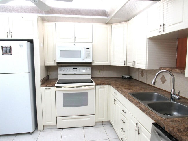 Photo - 2804 Victoria Way Unit E1