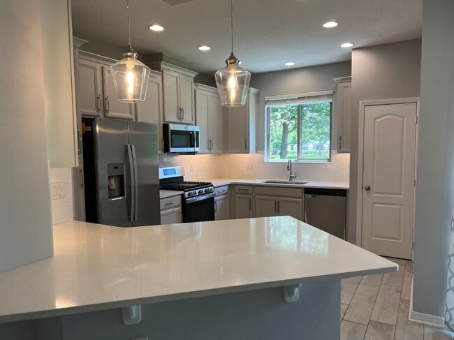 Photo - 321 Evertree Loop