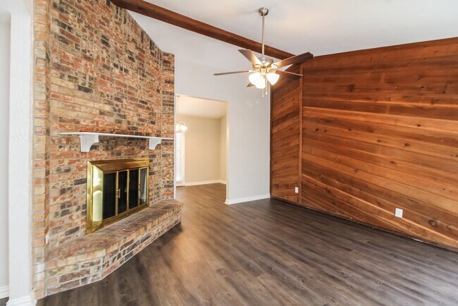 Photo - 454 Kenya St