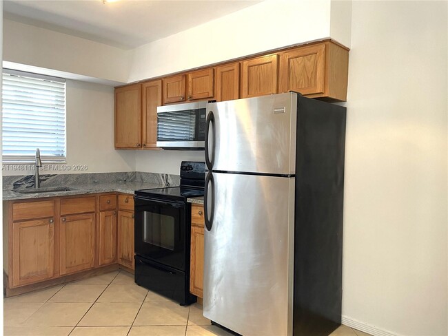 Photo - 225 NW 23rd St Unit 2