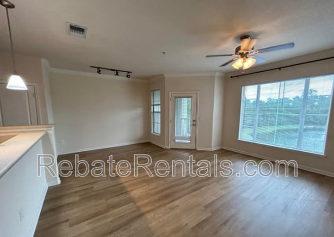 Photo - 8290 Gate Pkwy W Unit 617