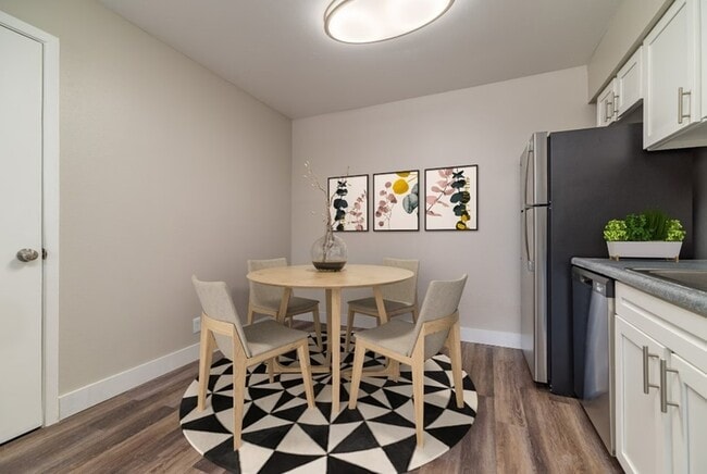 2 Bedroom Reno - Eat in Kitchen