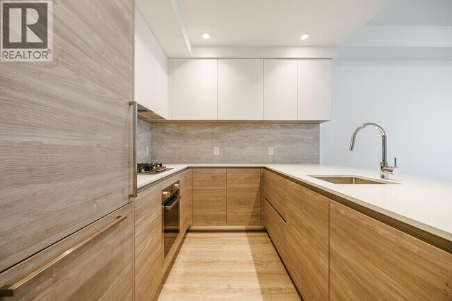 680 Quayside Dr Unit 605