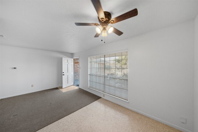 Photo - 926 E 14th St Unit 7