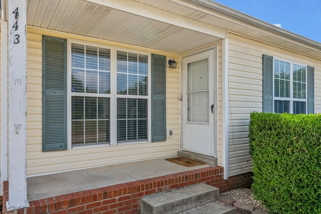 Photo - 443 Cranklen Cir