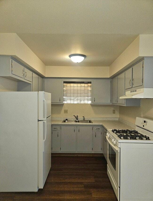 Building Photo - 11205 W Bluemound Rd