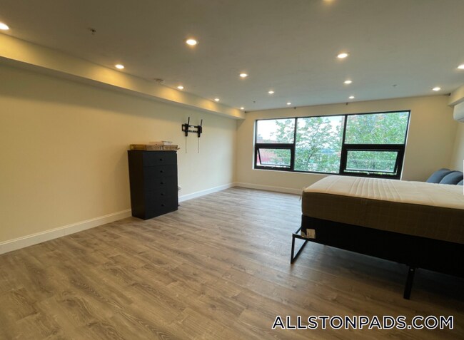 Photo - 1028a Commonwealth Ave Unit 406