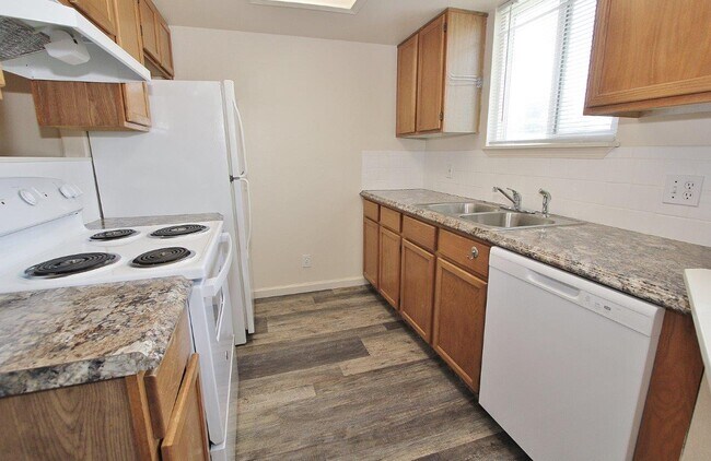 Photo - 527 N Moffatt Ave